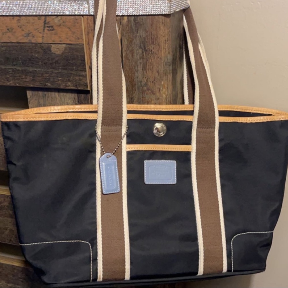 Authentic Coach Hampton Handbag - Picture 9 of 10